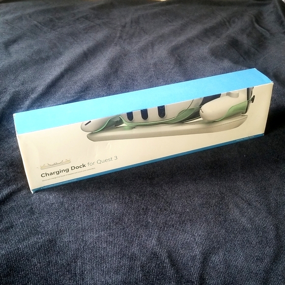 Charging Dock, Quest 3 - Picture 1 of 6